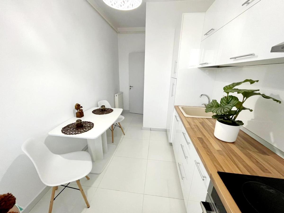 Ferienwohnung White Studio Piteşti Exterior foto