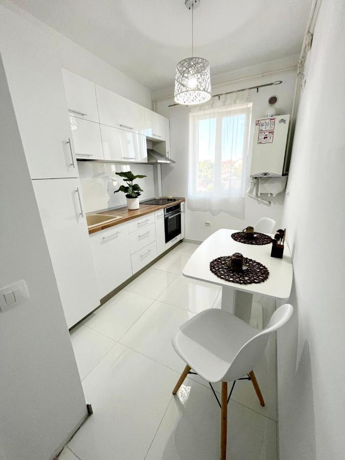 Ferienwohnung White Studio Piteşti Exterior foto